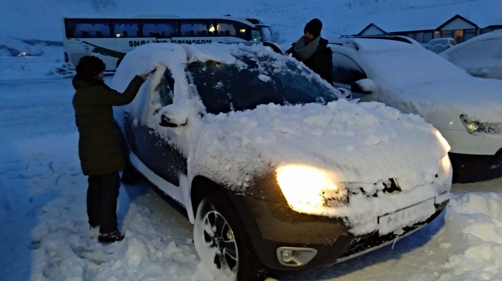 viajar a Islandia en invierno- rascador hielo rasqueta